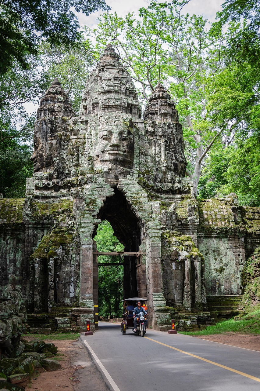 Kambodża - kiedy jechać? Angkor, sezony i 7 wypraw | Triplly